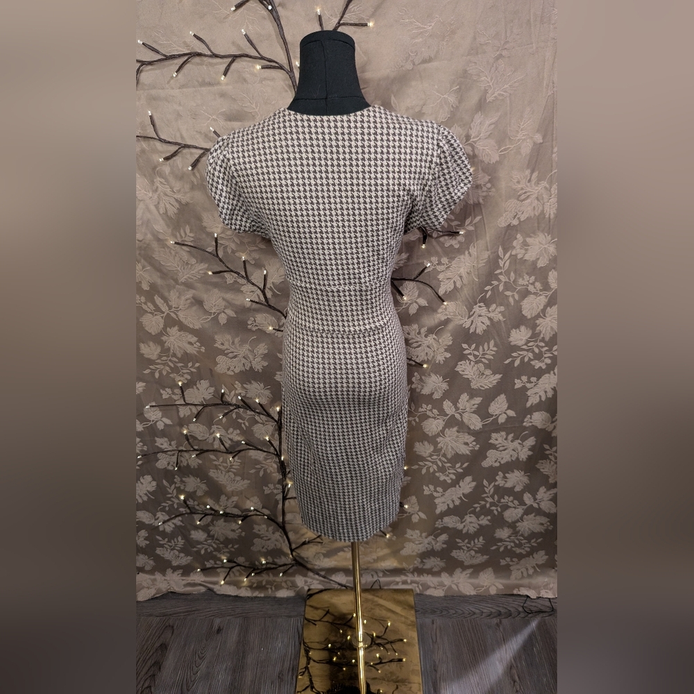 Banana Republic Brown And Tan Houndstooth Checkered Dress, Size M, EUC! - Picture 4 of 5